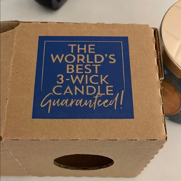 Bath and Body Works BBW Disney Princess Jasmine Three Wick Candle Limited HTF - Picture 5 of 6